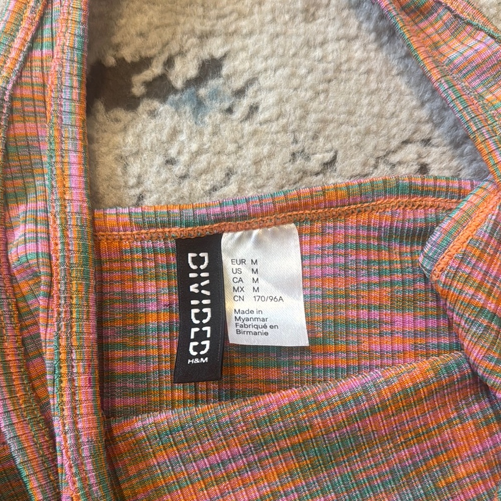 Divided Multicolor Ribbed Tank Top - Picture 3 of 4